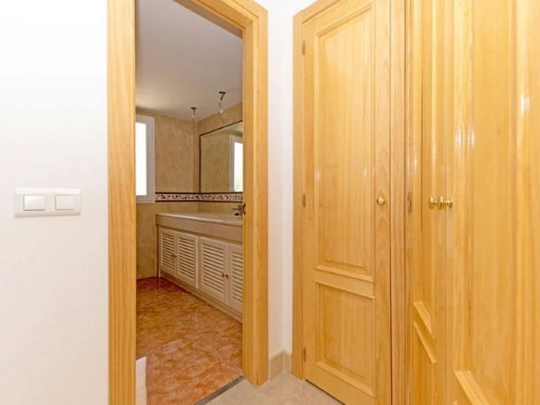 Villa for Sale in Los Almendros, Malaga 37