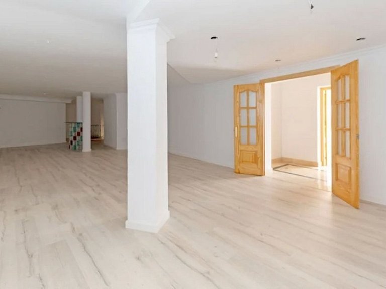 Villa for Sale in Los Almendros, Malaga 4
