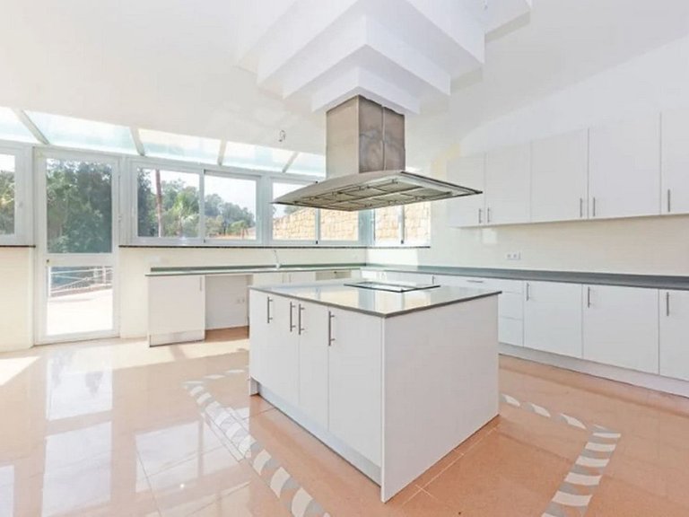Villa for Sale in Los Almendros, Malaga 44