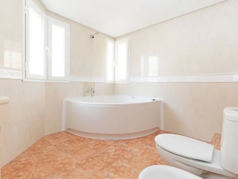 Villa for Sale in Los Almendros, Malaga 48