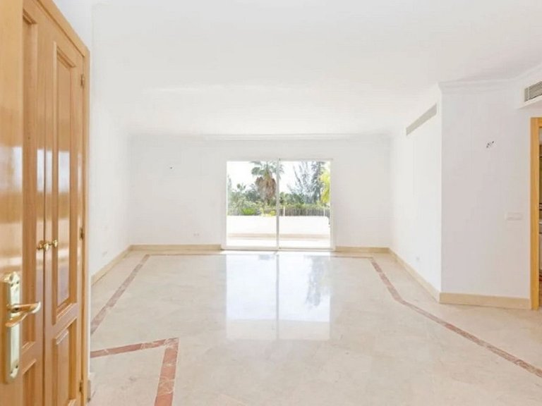 Villa for Sale in Los Almendros, Malaga 5