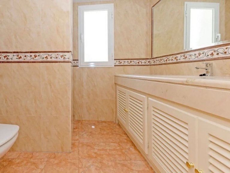 Villa for Sale in Los Almendros, Malaga 52