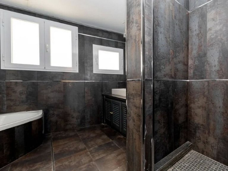 Villa for Sale in Los Almendros, Malaga 53