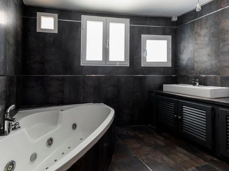 Villa for Sale in Los Almendros, Malaga 54