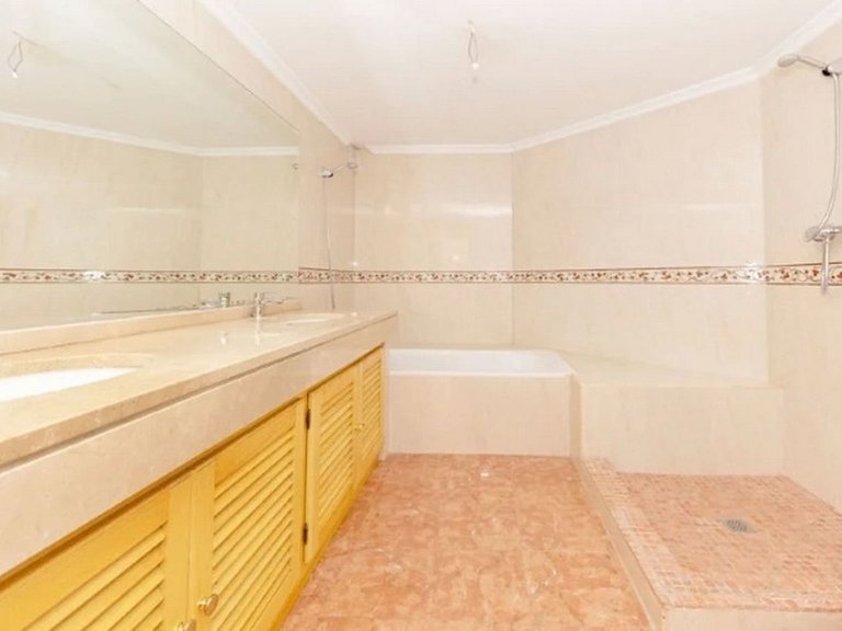 Villa for Sale in Los Almendros, Malaga 58