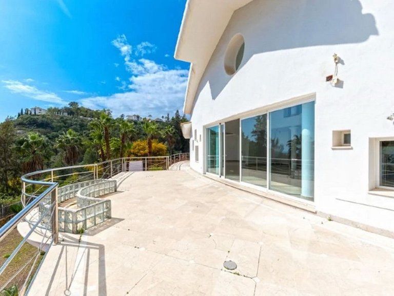 Villa for Sale in Los Almendros, Malaga 61