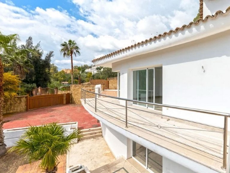 Villa for Sale in Los Almendros, Malaga 64