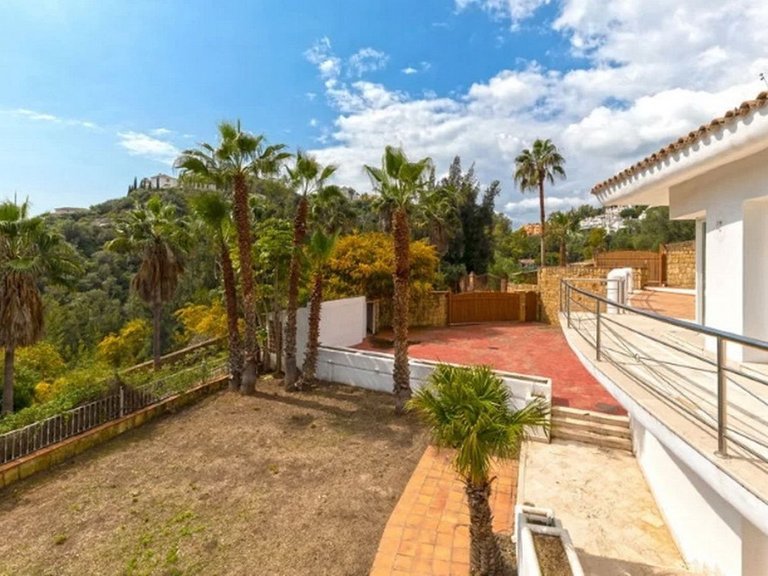 Villa for Sale in Los Almendros, Malaga 66