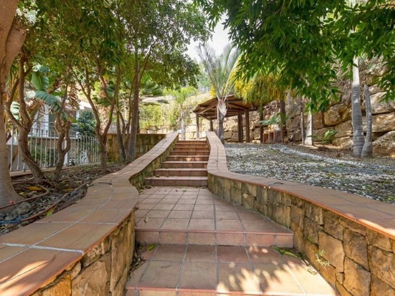 Villa for Sale in Los Almendros, Malaga 68