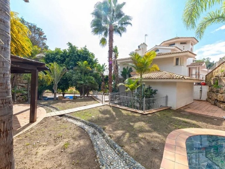 Villa for Sale in Los Almendros, Malaga 70