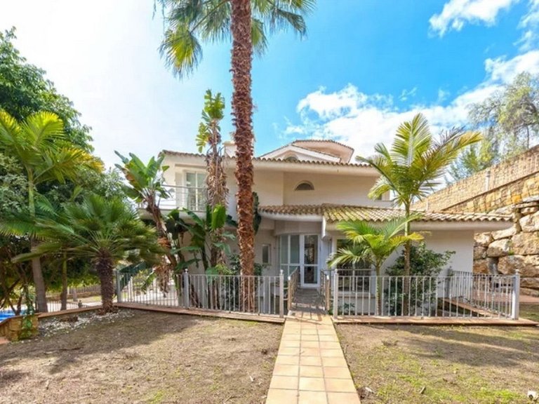 Villa for Sale in Los Almendros, Malaga 71
