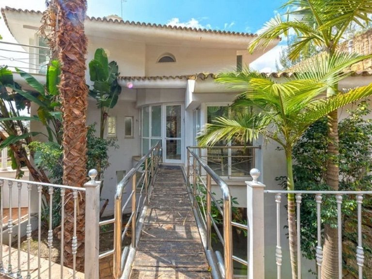 Villa for Sale in Los Almendros, Malaga 72