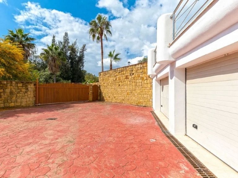 Villa for Sale in Los Almendros, Malaga 76