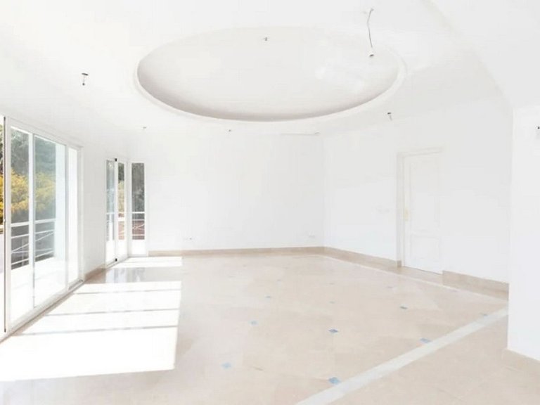 Villa for Sale in Los Almendros, Malaga 9