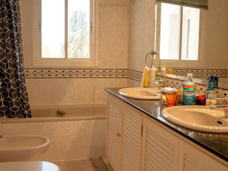 Apartment for Sale in Puerto Banús, Malaga 25