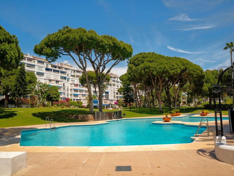 Apartment for Sale in Puerto Banús, Malaga 4