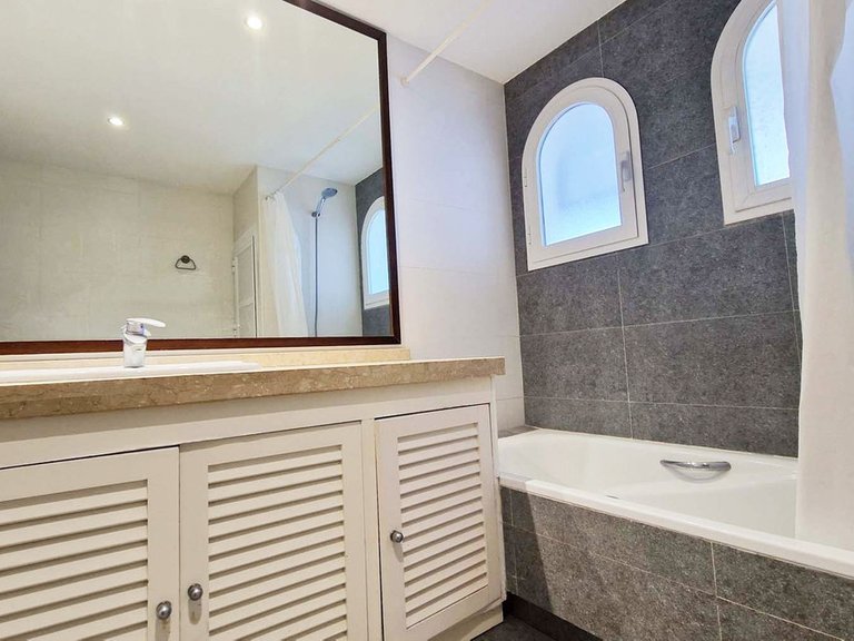 Apartment for Sale in Benalmadena Costa, Malaga 17