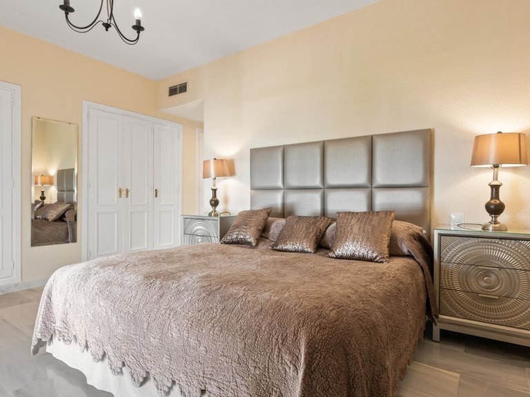 Apartment for Sale in Puerto Banús, Malaga 14
