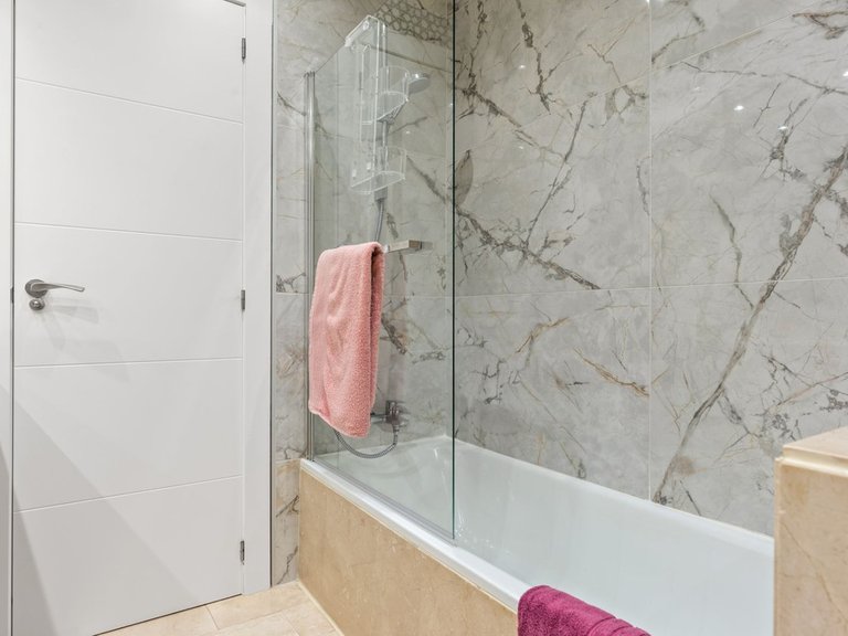Apartment for Sale in Puerto Banús, Malaga 17