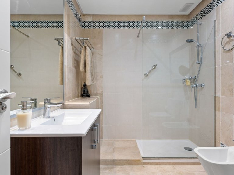 Apartment for Sale in Puerto Banús, Malaga 20