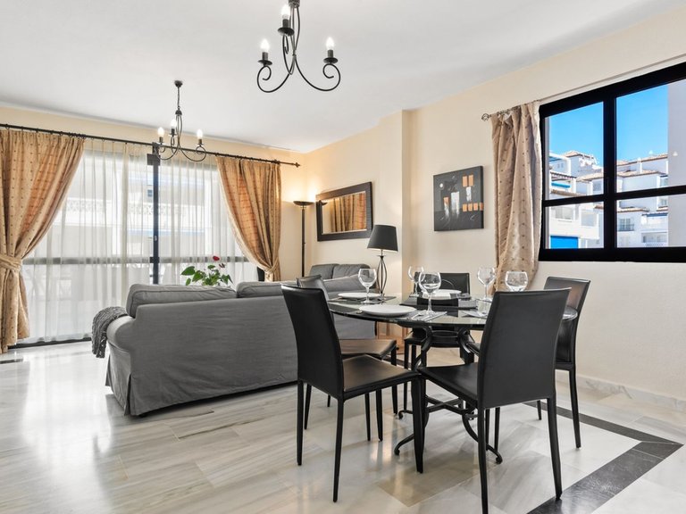 Apartment for Sale in Puerto Banús, Malaga 3