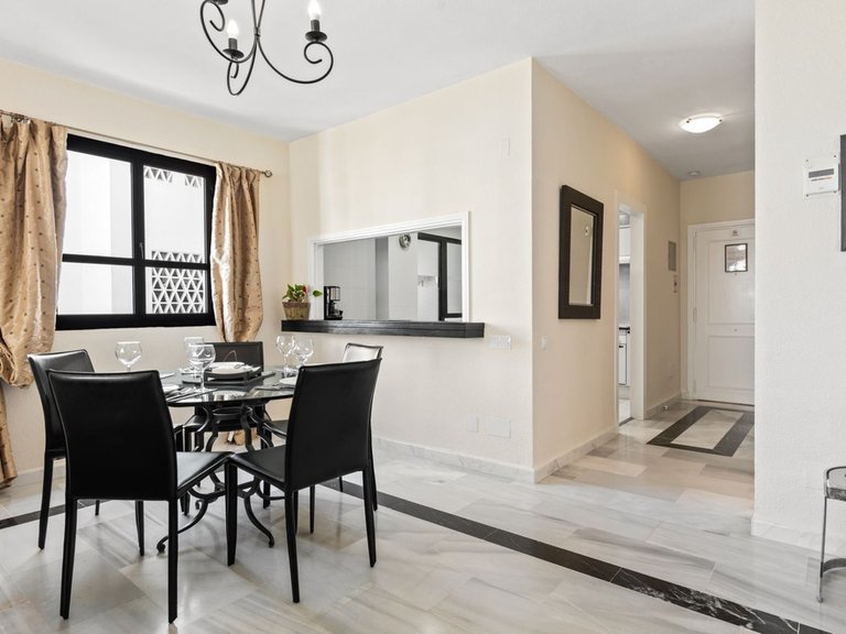 Apartment for Sale in Puerto Banús, Malaga 4