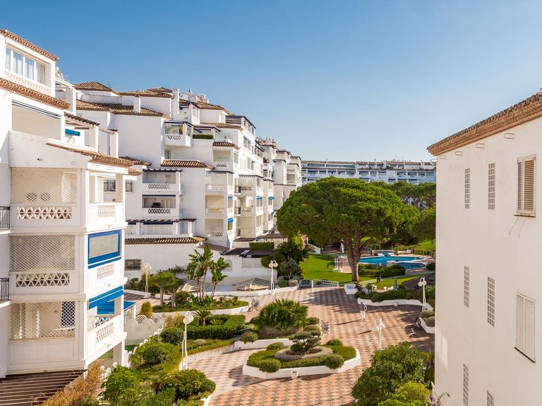 Apartment for Sale in Puerto Banús, Malaga 8