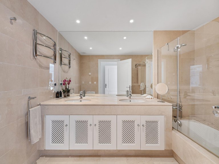Apartment for Sale in Nueva Andalucía, Malaga 15