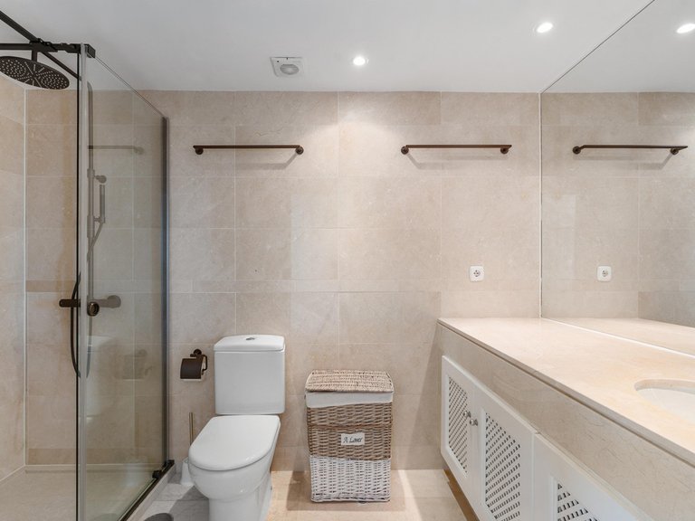 Apartment for Sale in Nueva Andalucía, Malaga 20