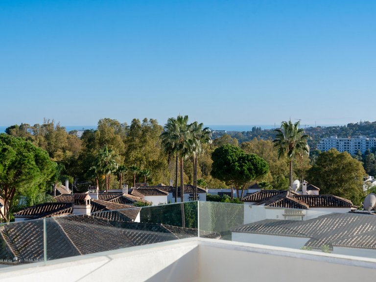 Apartment for Sale in Nueva Andalucía, Malaga 24