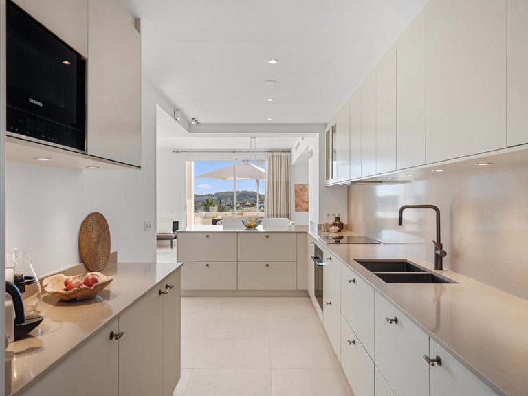 Apartment for Sale in Nueva Andalucía, Malaga 6