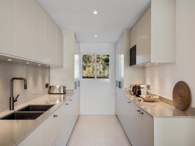Apartment for Sale in Nueva Andalucía, Malaga 8