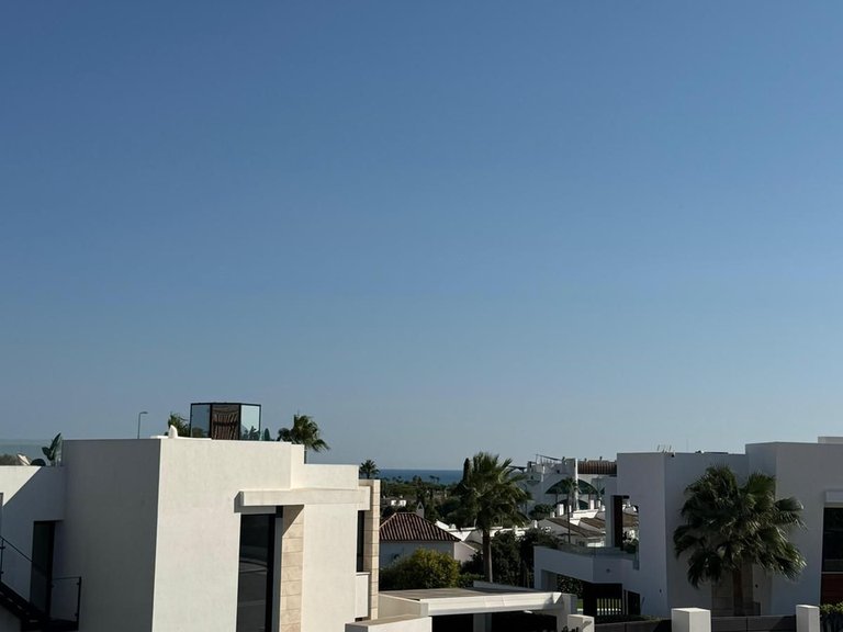 Villa for Sale in El Paraiso, Malaga 11