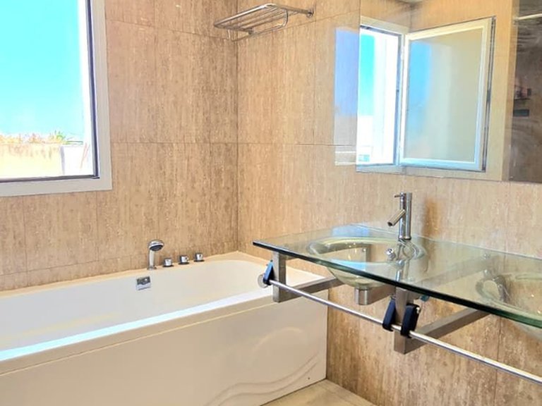 Villa for Sale in El Paraiso, Malaga 17