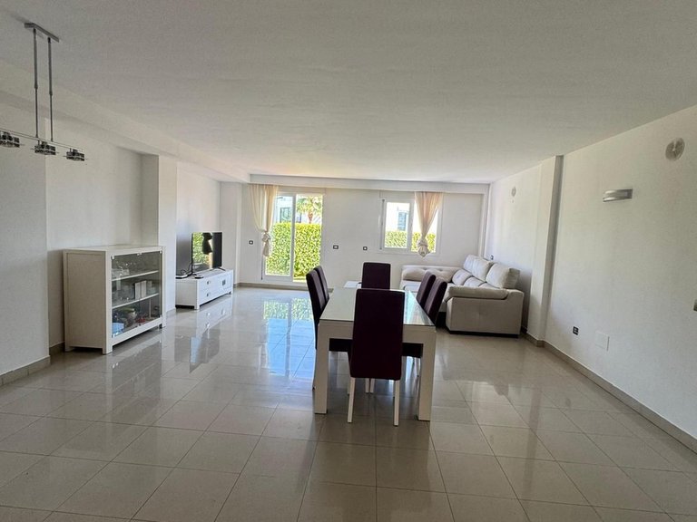 Villa for Sale in El Paraiso, Malaga 8