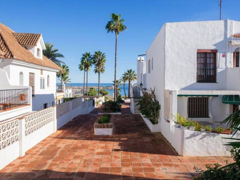 Villa for Sale in La Duquesa, Malaga 4