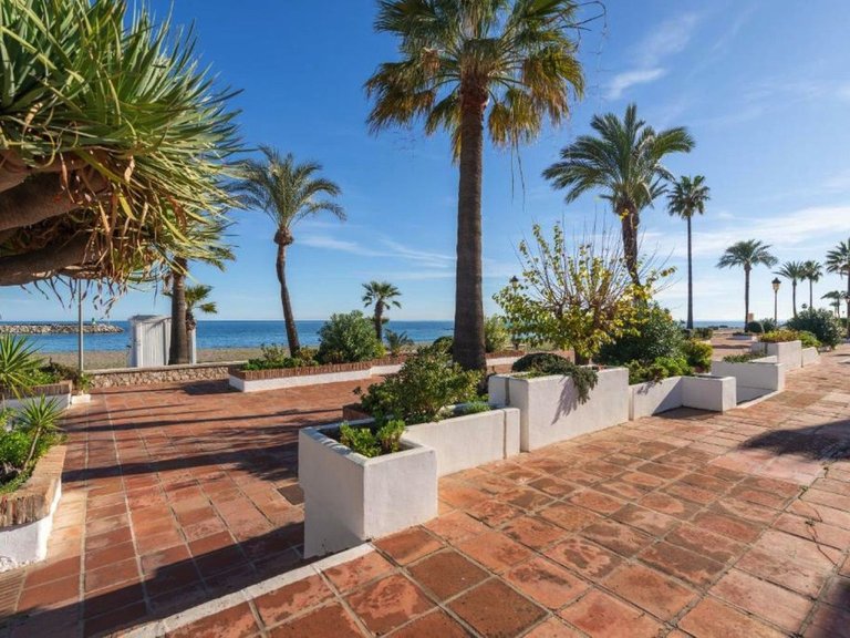 Villa for Sale in La Duquesa, Malaga 5