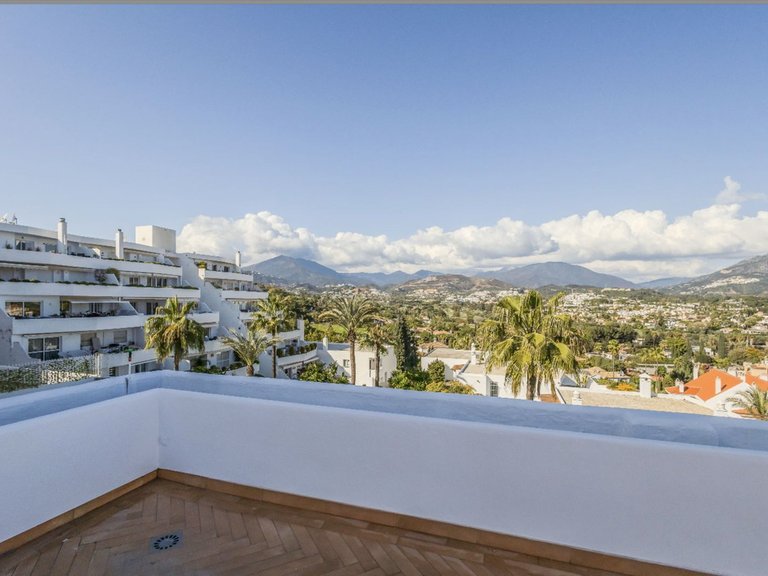 Apartment for Sale in Nueva Andalucía, Malaga 17
