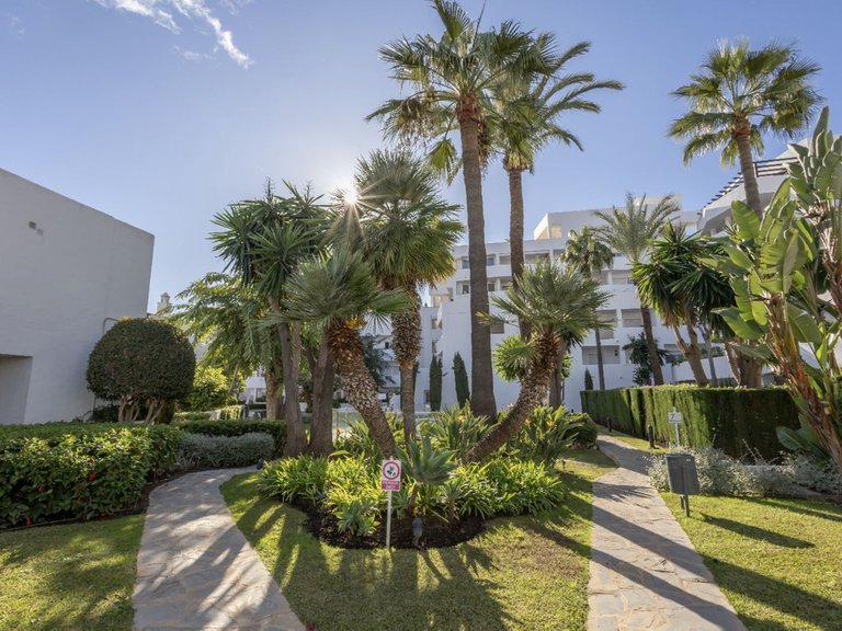 Apartment for Sale in Nueva Andalucía, Malaga 20