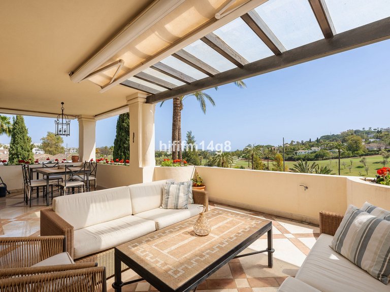 Apartment for Sale in Nueva Andalucía, Malaga 1