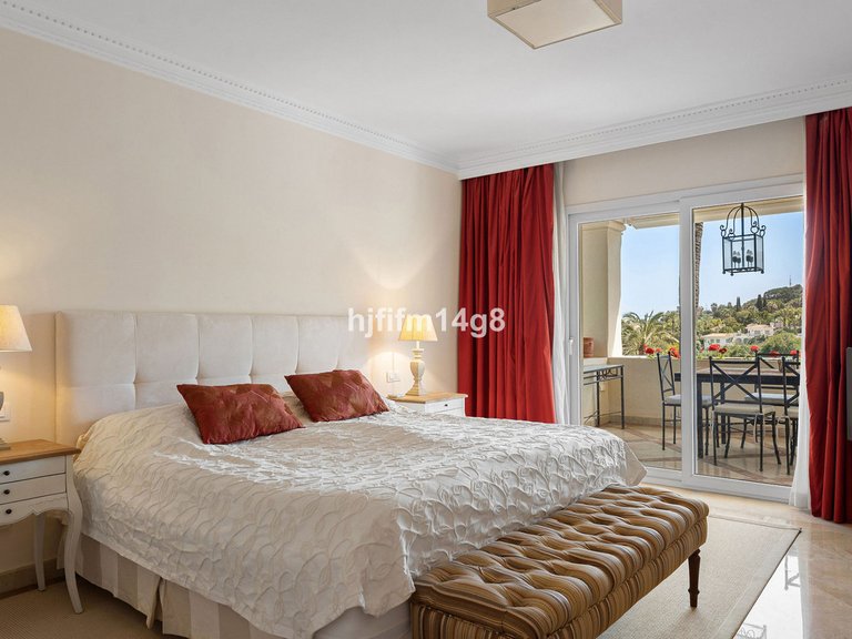 Apartment for Sale in Nueva Andalucía, Malaga 10