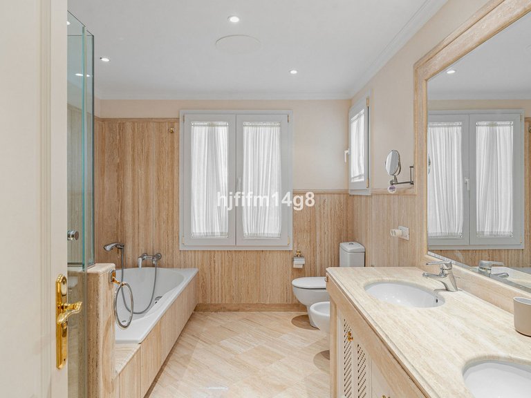 Apartment for Sale in Nueva Andalucía, Malaga 11