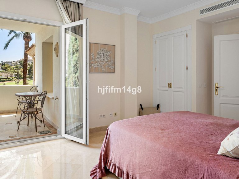 Apartment for Sale in Nueva Andalucía, Malaga 14