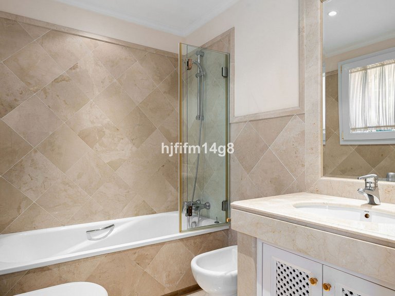 Apartment for Sale in Nueva Andalucía, Malaga 16