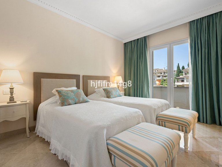 Apartment for Sale in Nueva Andalucía, Malaga 17