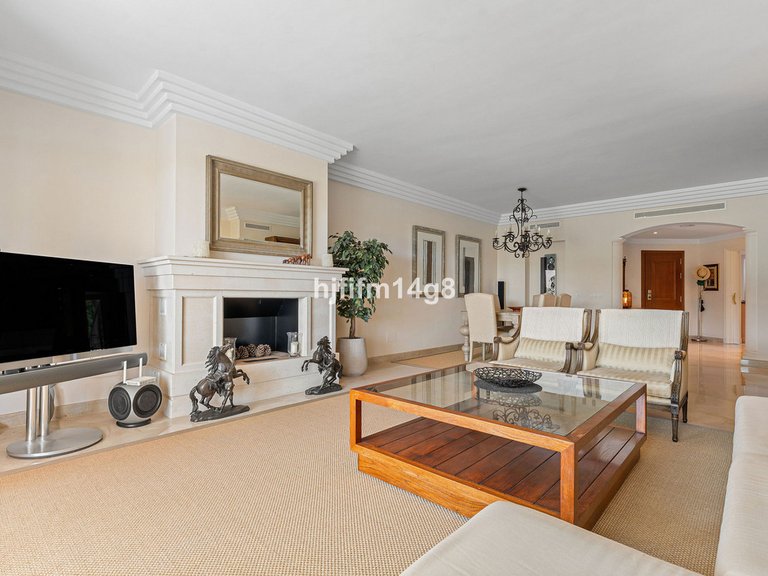 Apartment for Sale in Nueva Andalucía, Malaga 19