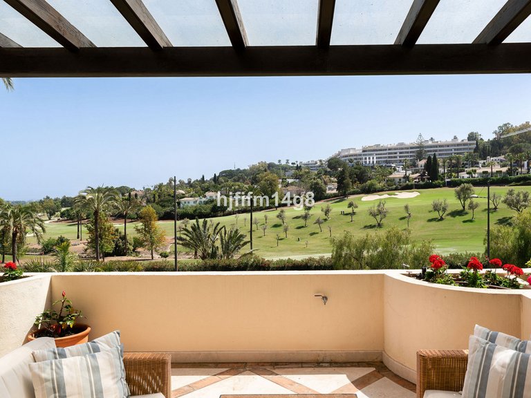 Apartment for Sale in Nueva Andalucía, Malaga 2
