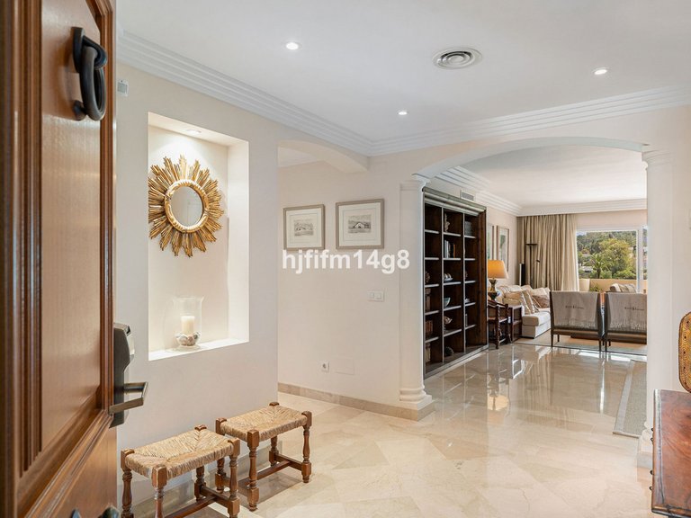 Apartment for Sale in Nueva Andalucía, Malaga 22