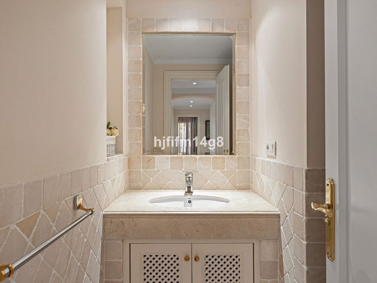 Apartment for Sale in Nueva Andalucía, Malaga 23