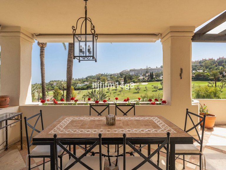 Apartment for Sale in Nueva Andalucía, Malaga 25